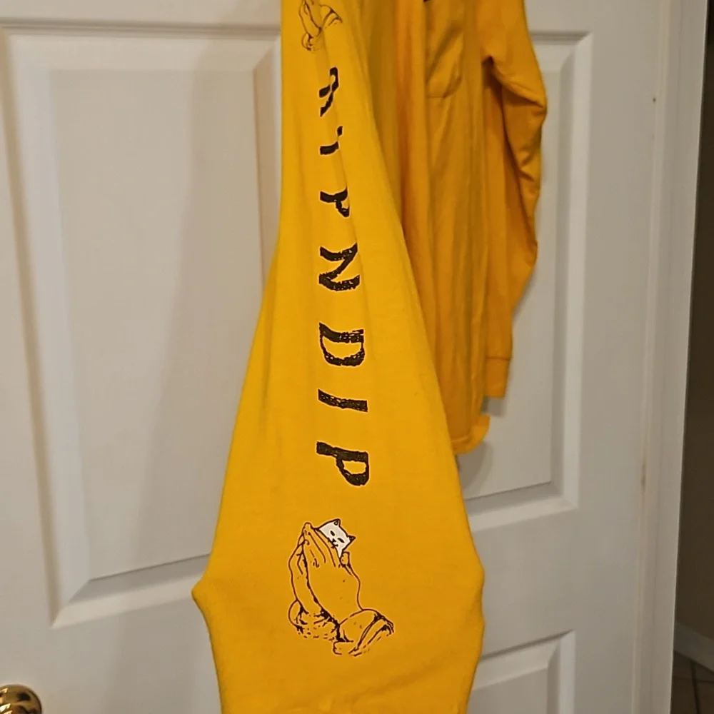 RIPNDIP Yellow Gold Peeking Lord Nermal Long Sleeve Graphic Top Sz Medium - Picture 3 of 10